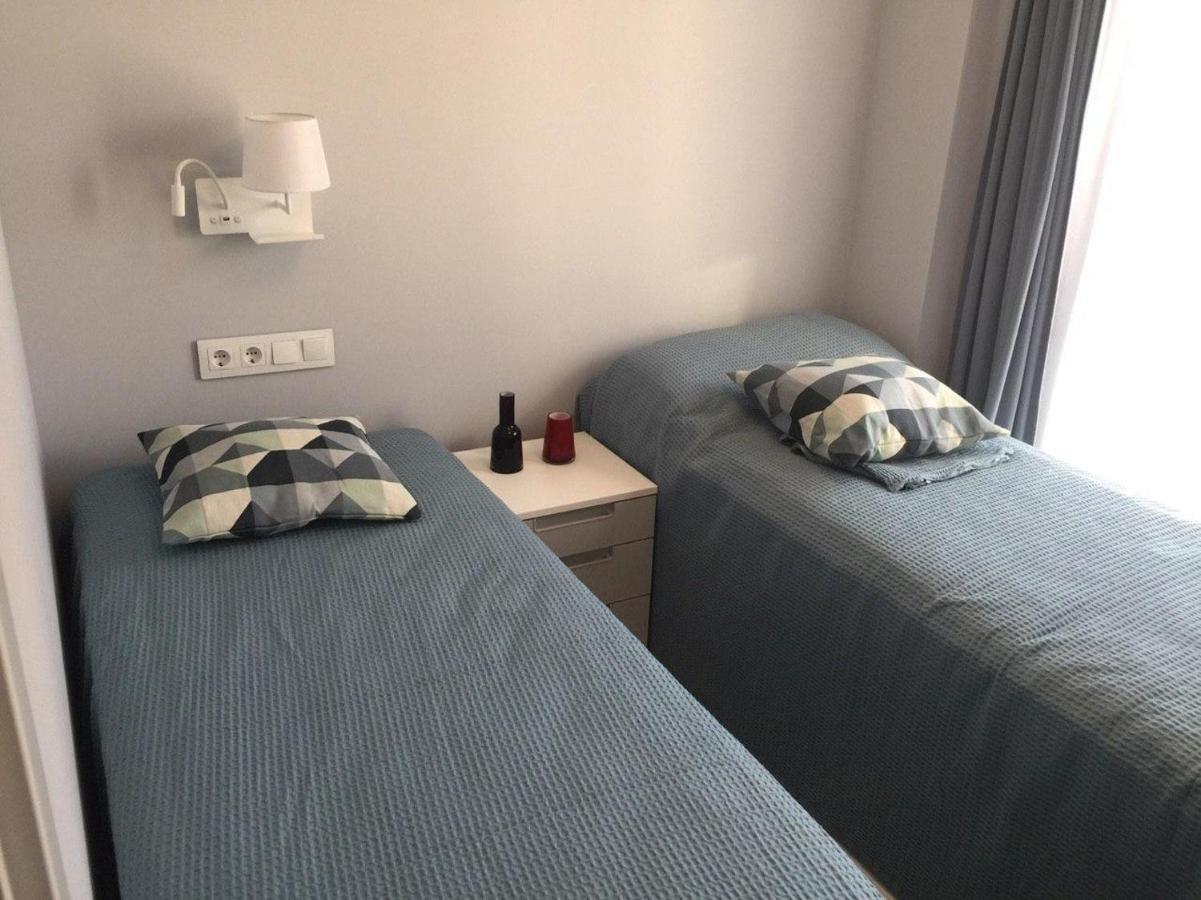 Nuevo Luminoso Apartamento Catalina A 80 Metros De La Playa Para 4 Personas 桑特费柳德吉克索尔斯 外观 照片